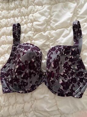 Plunge Underwire Bra with Plum Floral Print in Gray